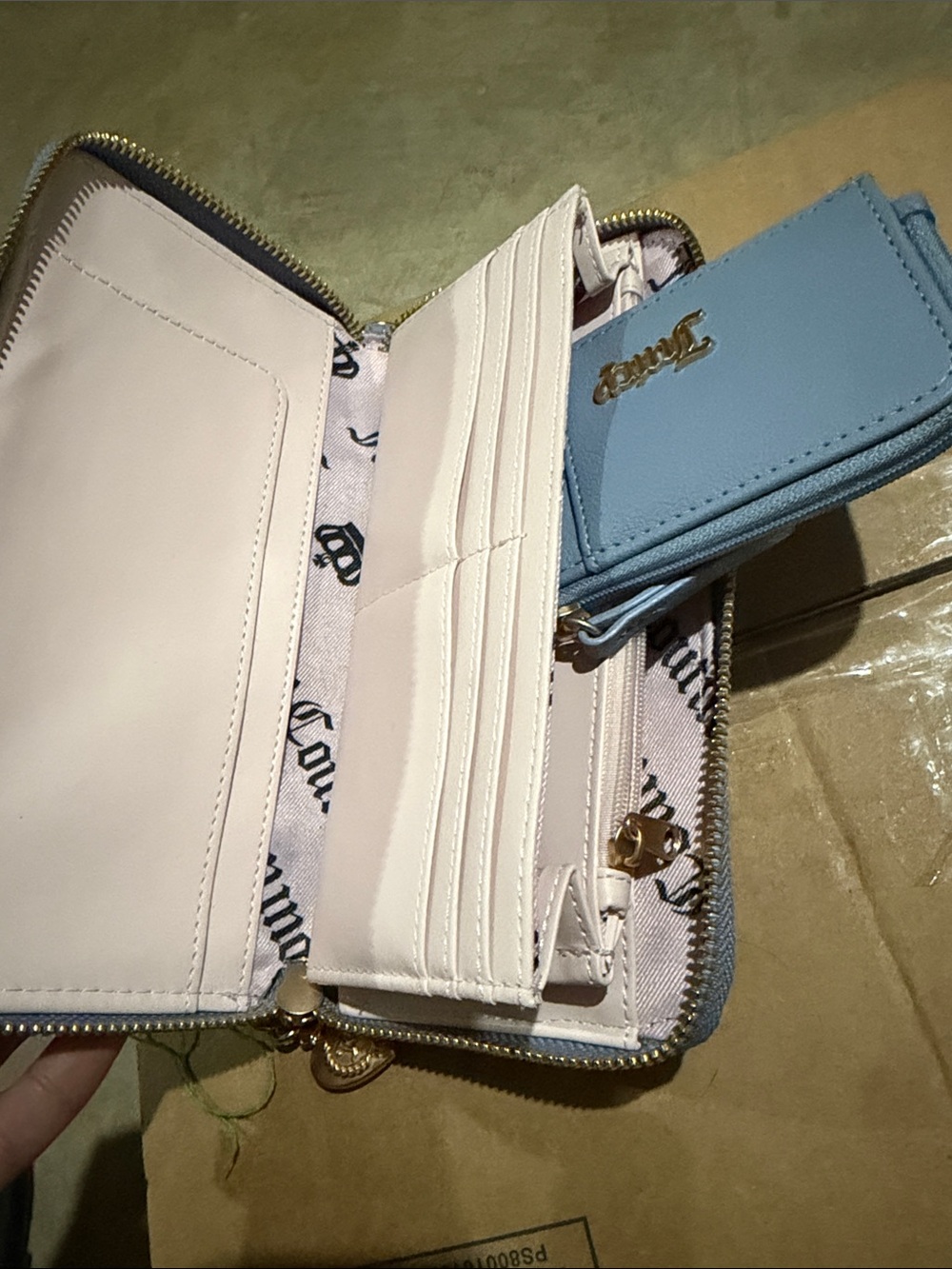 Juicy Couture Light Blue Logo Zip Around Wallet with Heart Charm - Picture 3 of 4